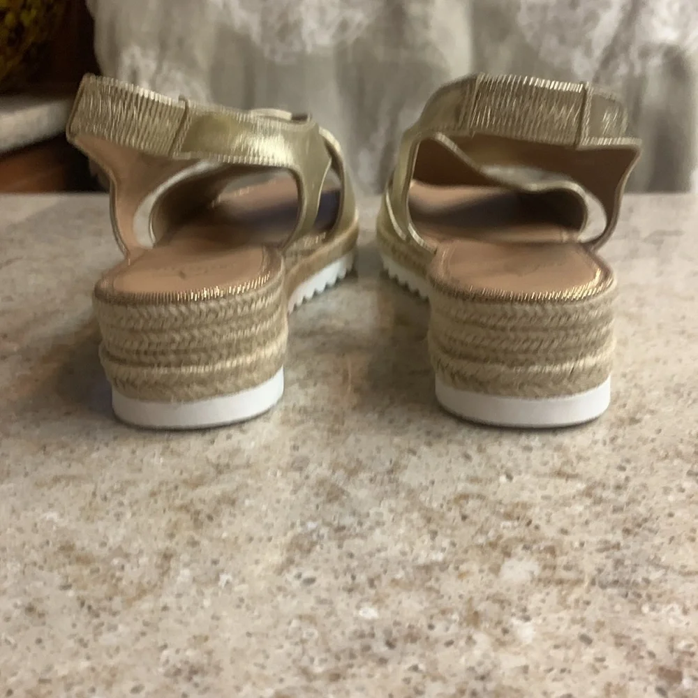 Aquatalia nwot adelina